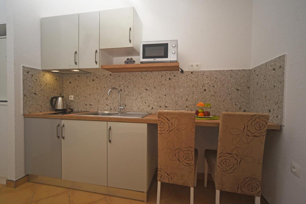 Studio Apartment Izzy Kaštela Zewnętrze zdjęcie